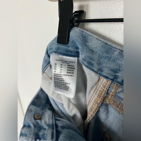 American Eagle Curvy Mom Jeans - Picture 4 of 5